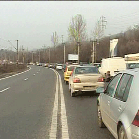 Circulaţia pe E 85 a fost deviată prin oraşul Râmnicu Sărat 