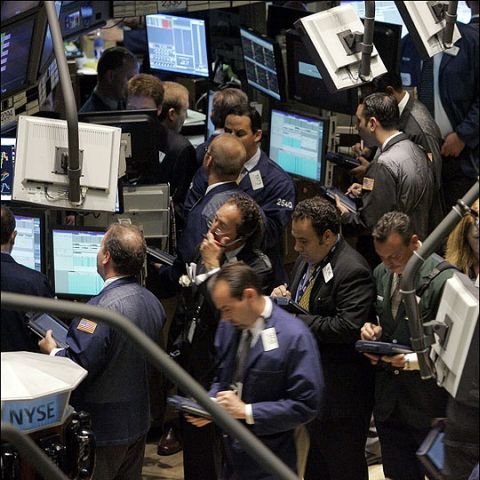 Bursele europene deschid în scădere, urmând tendinţa de pe piaţa niponă