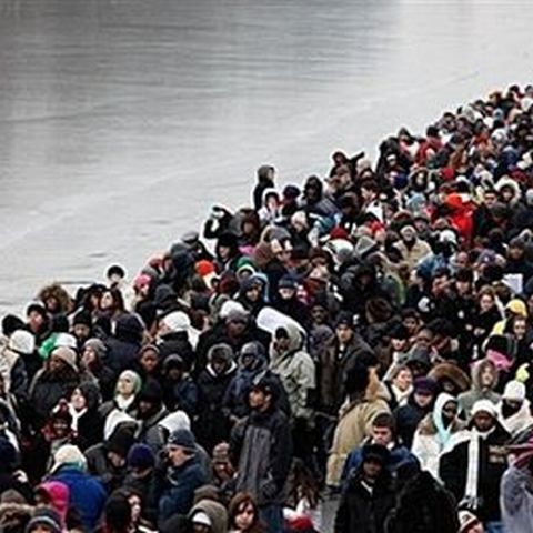 Mii de persoane au început să se îndrepte spre Capitoliu, pentru a asista la învestitura lui Obama