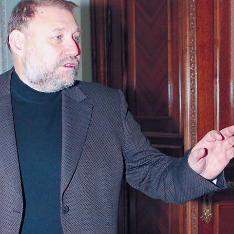 Murgeanu va demisiona astăzi de la Primăria Capitalei, pentru că se simte "inutil ca viceprimar". Cum comentaţi?