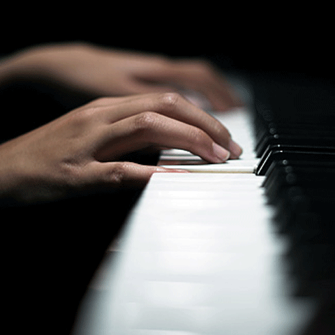 Votează cel mai reuşit cântec de dragoste românesc!