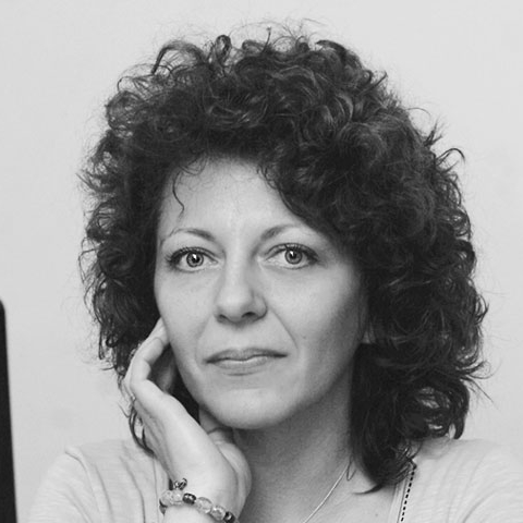 Adina Anghelescu-Stancu: Ei ne monitorizează, noi plătim. Asta da, criză!