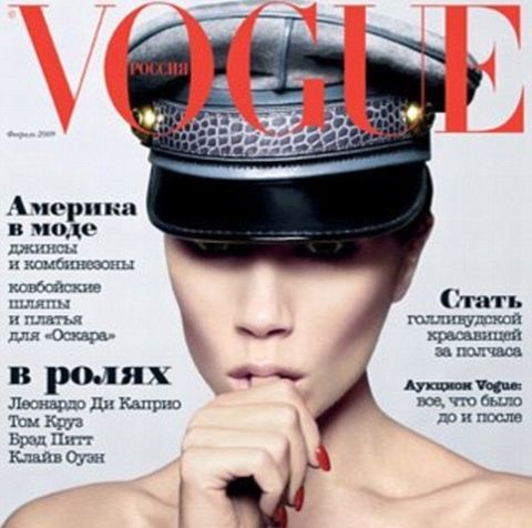 Victoria Beckham, de nerecunoscut pe coperta Vogue-ului rusesc