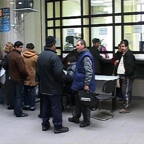 Criza economică face tot mai mulţi şomeri. Specialiştii estimează că numărul acestora va depăşi 500.000 în 2009 