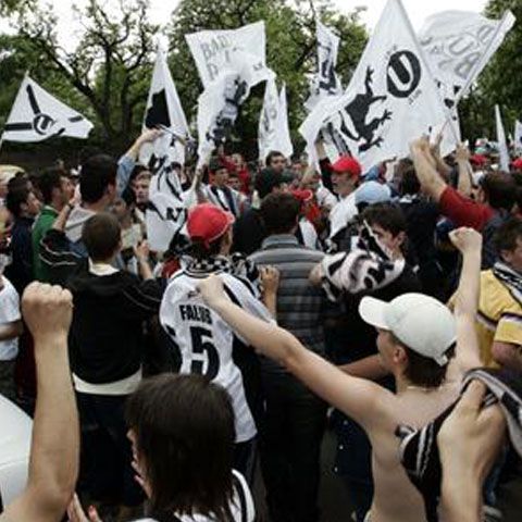 Mitinguri în fotbal: suporterii rapidişti împotriva lui Copos, iar cei ai lui U Cluj îşi susţin echipa