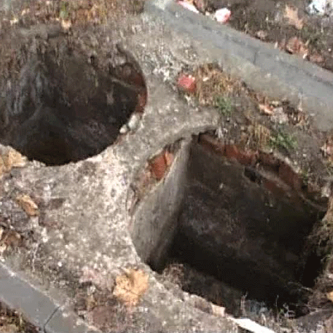 O femeie surdomută din Arad a murit după ce a căzut într-un canal descoperit