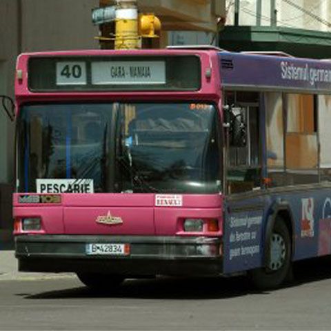 Minor din Constanţa, cercetat după ce a ameninţat cu cuţitul controlorii care l-au prins fără bilet