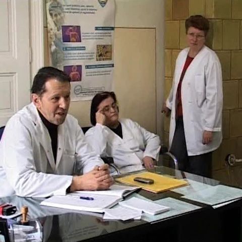 Sute de cadre medicale din Cluj nu şi-au primit salariile de o săptămână