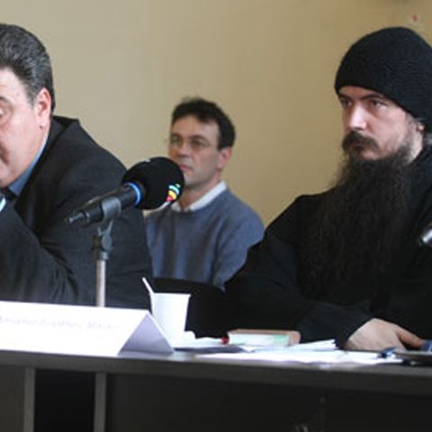 Dinu Patriciu: Din cinci birocraţi, patru afară!