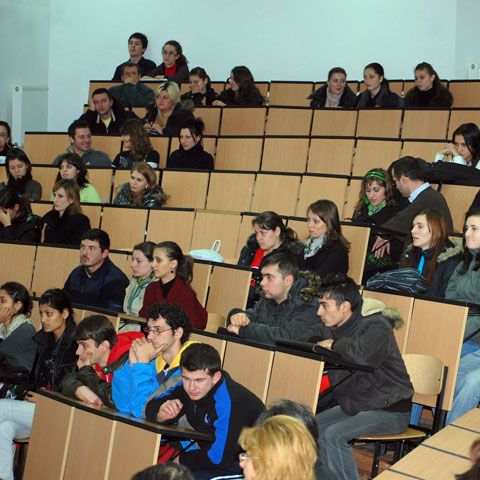 Aproape 450 de studenţi din Târgu Mureş au fost exmatriculaţi 