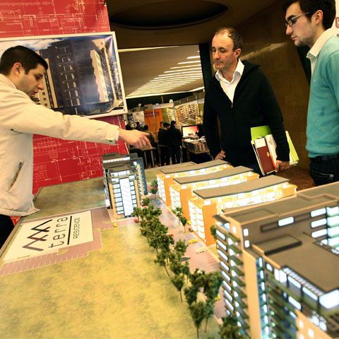 Piaţa imobiliară din România se prăbuşeşte din cauza crizei financiare