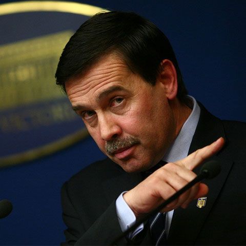 Guvernul va mări salariile în 2009 doar ca să acopere inflaţia. În planul anticriză nu apare "legea lui 50%"