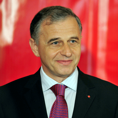 Mircea Geoană îi răspunde nemţeanului întors din străinătate, care îi cere 25.000 de euo