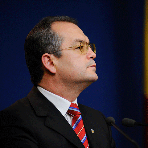 Emil Boc: Guvernul va aloca 20% din bugetul pe 2009 pentru investiţii