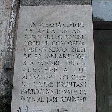Hotelul Concordia, unde Alexandru Ioan Cuza a devenit domn al Moldovei şi al Ţării Româneşti, stă să se prăbuşească