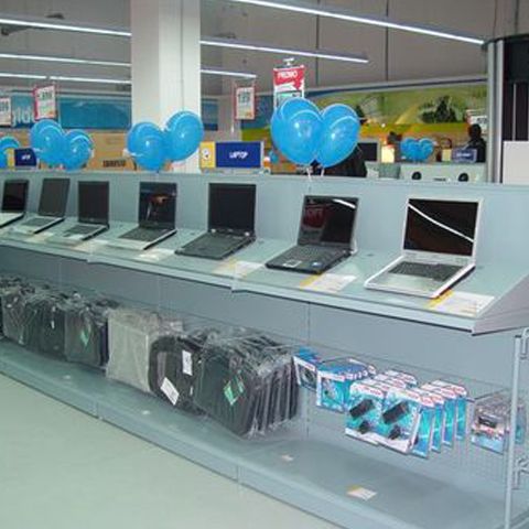 Retailerii de electrocasnice îşi amână investiţiile pe 1-2 ani