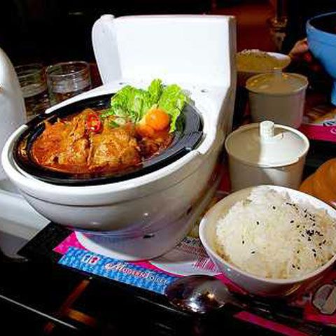 În Taiwan, există restaurante în care clienţii mănâncă din WC - VEZI GALERIE FOTO