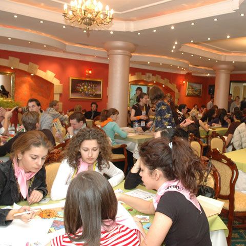 Elevii care studiază "Etica în afaceri" se pot înscrie, până pe 15 aprilie, la un concurs de eseuri