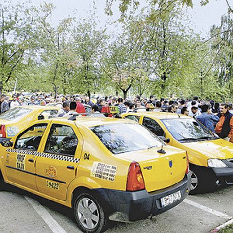 Peste 100 de taximetrişti din zona Aeroportului Henri Coandă au fost verificaţi de poliţişti