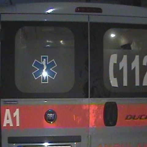 Un bărbat de 64 de ani a murit după ce a fost călcat de o ambulanţă
