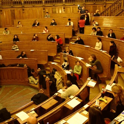 Studenţi datornici. Universităţile au început exmatriculările pentru neplata taxelor