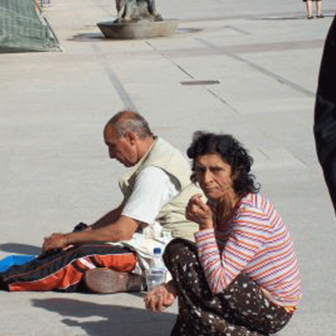 Cerşetoria, între milă creştină şi afacere profitabilă