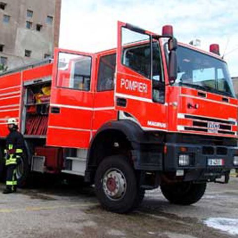 Peste 1.300 de copii au fost salvaţi de pompieri în anul 2008