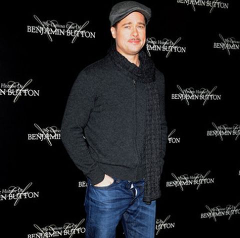 Brad Pitt, zâmbitor cu şliţul desfăcut