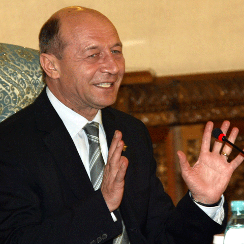 Băsescu: Analizez şi posibilitatea de a nu mai candida la preşedinţie 