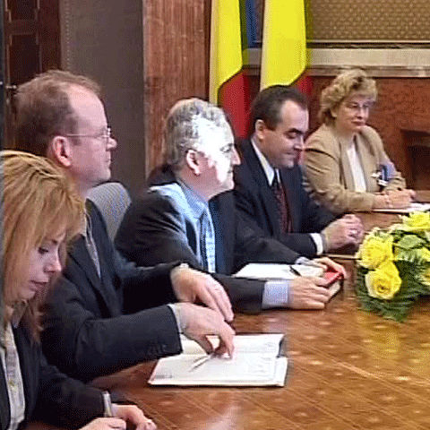 Băsescu nu crede că România ar trebui să se împrumute de la FMI 