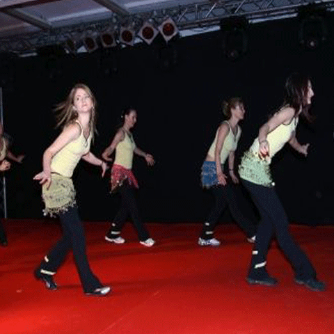 Bucureştencele ard calorii pe ritmuri orientale