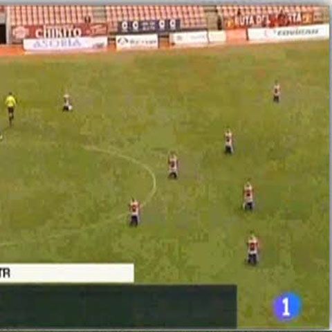 Protest inedit în fotbal: jucătorii de la Granada au stat câteva secunde în genunchi la începutul unui meci