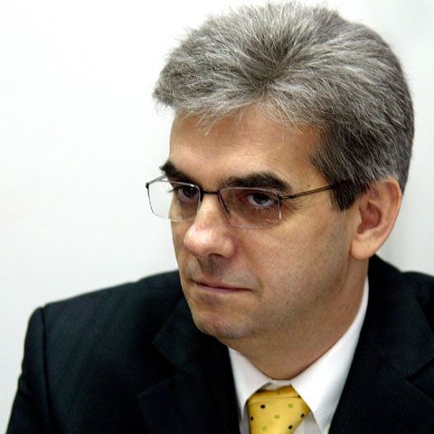 Nicolăescu: Băsescu s-a dus la spital prin cunoştinţe şi relaţii, nu s-a dus instituţional