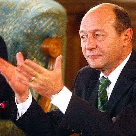Băsescu a discutat cu sindicatele despre îngheţarea salariilor pentru şase luni