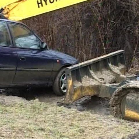 Într-un sat din Argeş, oamenii nu vor instalarea unei antene de telefonie