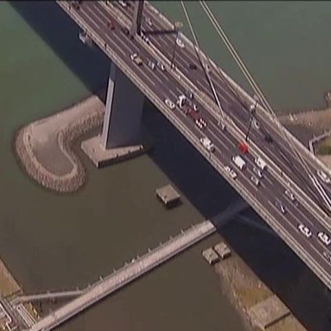 Un australian este acuzat că şi-a ucis fiica aruncând-o de pe pod