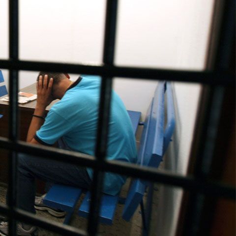 Infractori cu paşaport românesc: Ce măsuri credeţi că ar trebui să ia statul român împotriva violatorilor şi hoţilor din diaspora?