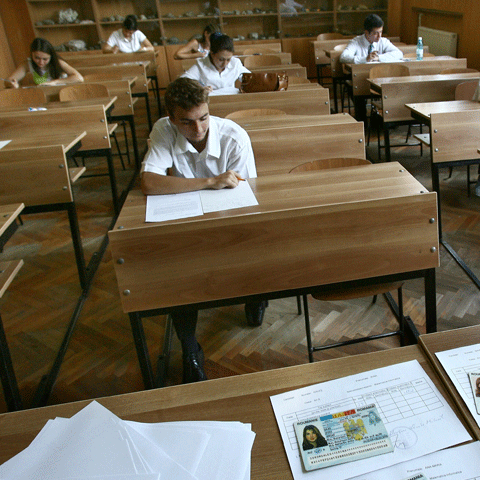 Elevii şi preşcolarii au intrat vineri în vacanţă