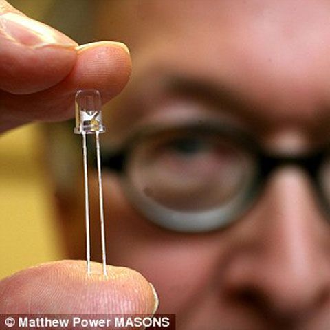 A fost inventat becul ecologic de 2 euro ce va dura 60 de ani