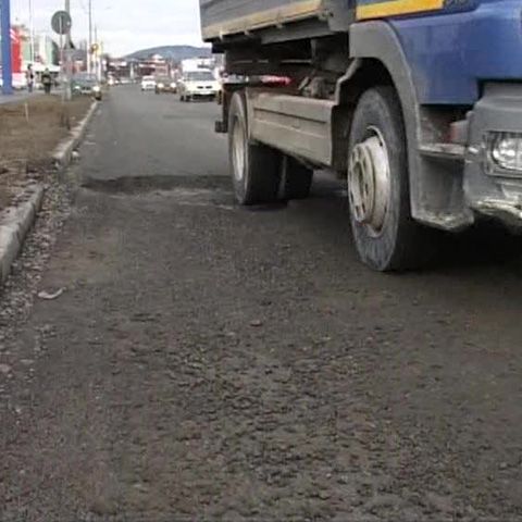 O porţiune de 15 kilometri de pe DN 7 din judeţul Hunedoara este plină cu gropi