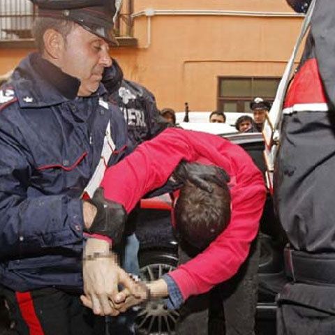 Avocaţii italieni numiţi din oficiu refuză să-i apere pe românii arestaţi pentru viol