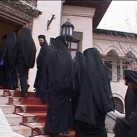 Apocalipsa după români: Protest faţă de paşapoartele biometrice