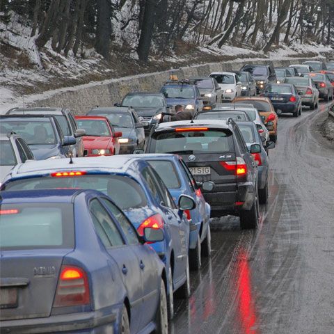 Un arădean înarmat şi cu o legitimaţie de inspector anticorupţie a fost reţinut la un filtru rutier