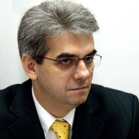 Nicolăescu spune că proiectul de buget pe 2009 este ilegal, imoral şi ultrasecret