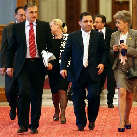 Premierul Boc discută cu sindicatele pentru a pune la punct forma finală a bugetului