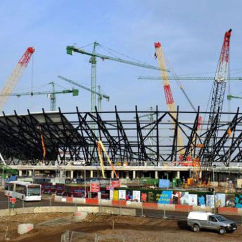 200 de muncitori români concediaţi de pe şantierul Parcului Olimpic din Londra