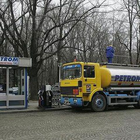 Petrom a scumpit benzina şi motorina cu 9 bani/litru