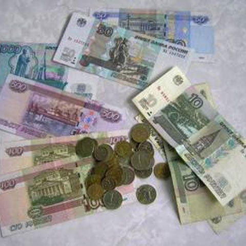 Rubla rusească atinge noi minime istorice, în ciuda intervenţiilor băncii centrale