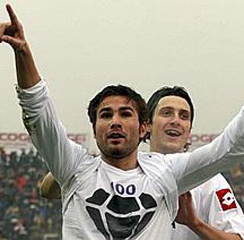  Mutu, două goluri în Bologna - Fiorentina 1-3! Atacantul român a ajuns la 101 reuşite în Italia