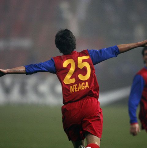 Adrian Neaga a semnat un contract pe un an şi jumătate cu formaţia azeră Neftchi Baku 
